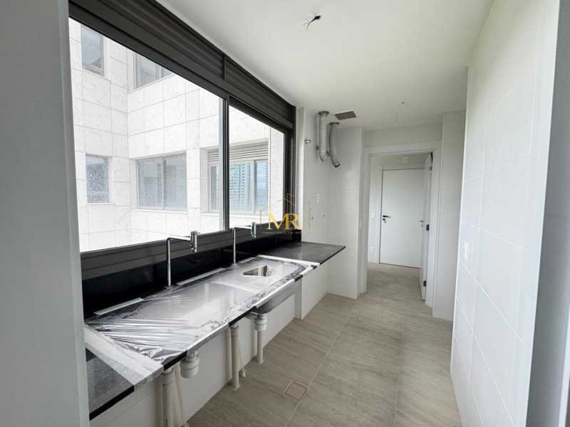 Conheça WhatsApp Image 2026-10-08 at 1 do imóvel - Apartamento à venda Avenida Ermanno Dallari, Barra da Tijuca, Rio de Janeiro - R$ 3.900.000 - M0028 - 27 WhatsApp Image 2026-10-08 at 1 - 27