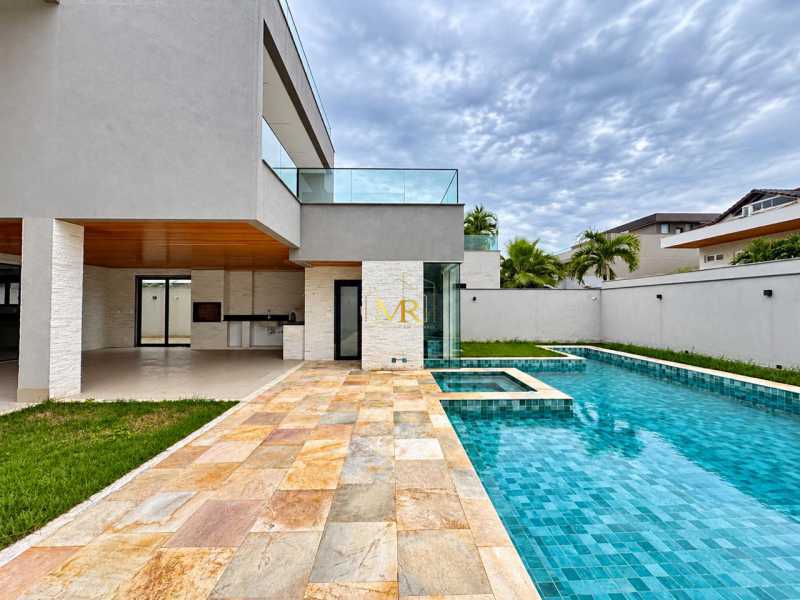 Conheça WhatsApp Image 2026-10-08 at 1 do imóvel - Casa em Condomínio à venda Rua Ayrton Luiz Gonçalves, Barra da Tijuca, Rio de Janeiro - R$ 10.900.000 - M0029 - 18 WhatsApp Image 2026-10-08 at 1 - 18
