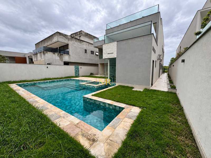 Conheça WhatsApp Image 2026-10-08 at 1 do imóvel - Casa em Condomínio à venda Rua Ayrton Luiz Gonçalves, Barra da Tijuca, Rio de Janeiro - R$ 10.900.000 - M0029 - 21 WhatsApp Image 2026-10-08 at 1 - 21