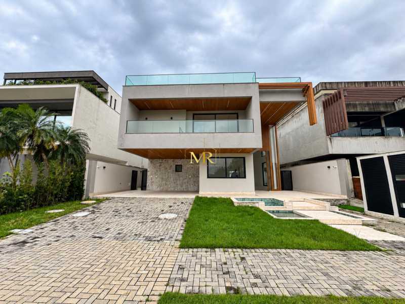 Conheça WhatsApp Image 2026-10-08 at 1 do imóvel - Casa em Condomínio à venda Rua Ayrton Luiz Gonçalves, Barra da Tijuca, Rio de Janeiro - R$ 10.900.000 - M0029 - 3 WhatsApp Image 2026-10-08 at 1 - 3