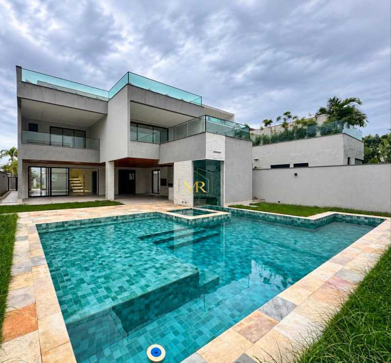 Conheça WhatsApp Image 2026-10-08 at 1 do imóvel - Casa em Condomínio à venda Rua Ayrton Luiz Gonçalves, Barra da Tijuca, Rio de Janeiro - R$ 10.900.000 - M0029 - 1 WhatsApp Image 2026-10-08 at 1 - 1