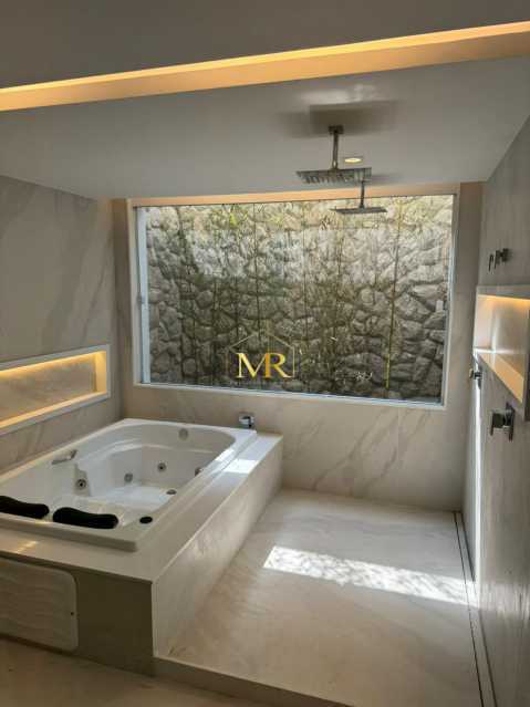 Conheça WhatsApp Image 2026-10-14 at 1 do imóvel - Casa em Condomínio à venda Rua Pedro Teixeira, Barra da Tijuca, Rio de Janeiro - R$ 13.500.000 - M0030 - 11 WhatsApp Image 2026-10-14 at 1 - 11