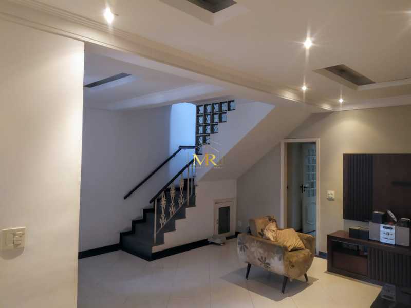 Conheça WhatsApp Image 2026-10-20 at 1 do imóvel - Casa de rua duplex 4 quartos - piscina - garagem / Residencial / Vila da Penha - DM270 - 10 WhatsApp Image 2026-10-20 at 1 - 10