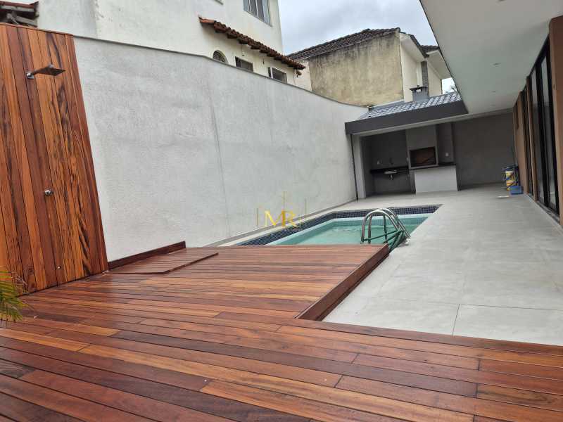 Conheça 20261021_132933 do imóvel - Casa no coração da Barra da Tijuca com 4 suítes, piscina e churrasqueira - DM272 - 10 20261021_132933 - 10