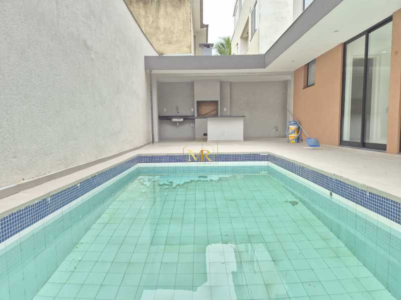 Conheça piscina e churrasqueira do imóvel - Casa no coração da Barra da Tijuca com 4 suítes, piscina e churrasqueira - DM272 - 2 piscina e churrasqueira - 2