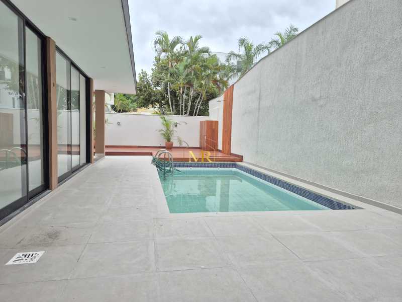 Conheça 20261021_133015 do imóvel - Casa no coração da Barra da Tijuca com 4 suítes, piscina e churrasqueira - DM272 - 12 20261021_133015 - 12