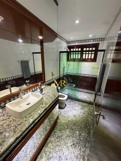 Conheça WhatsApp Image 2026-10-27 at 1 do imóvel - Casa em Condomínio à venda Rua Fritz Feigl, Freguesia (Jacarepaguá), Rio de Janeiro - R$ 2.200.000 - R0107 - 24 WhatsApp Image 2026-10-27 at 1 - 24