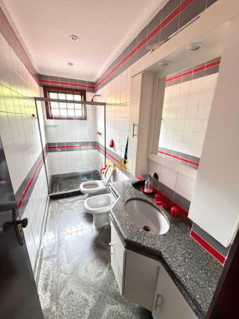 Conheça WhatsApp Image 2026-10-27 at 1 do imóvel - Casa em Condomínio à venda Rua Fritz Feigl, Freguesia (Jacarepaguá), Rio de Janeiro - R$ 2.200.000 - R0107 - 17 WhatsApp Image 2026-10-27 at 1 - 17