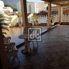 Imperdível - JUNTO AO SESC TIJUCA, CASA DE FRENTE, PRÓXIMO AO SUPERMERCADO GUANABARA - JBT66011