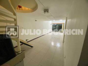 Oportunidade - Loja na Rua Nossa Senhora de Copacabana com vaga de garagem. - JBC71283