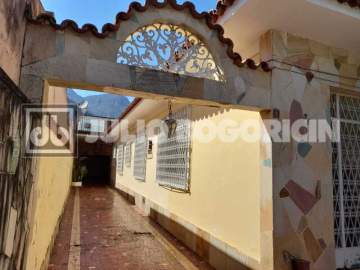 Ótima localização - Casa Linear Anil 2 salas 5 quartos 6 vagas piscina 360m² - JBJ601632