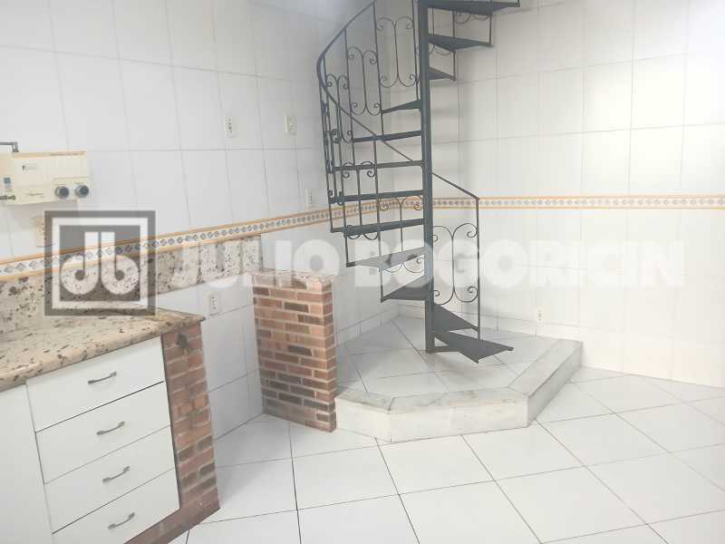 Conheça 01 27. do imóvel - Próximo Praça Saens Pena e Metrô Vazio Duplex com Terraço Estacionamento 1 veículo - JBT305257 - 30 01 27. - 30