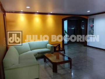 Imperdível - Tijuca, Lindíssimo, apartamento todo em piso tábuas corridas, Salão 4qrtos sendo 1 suíte, com closet, 2 varandas, copa cozinha, área e dependências completas, 2 vagas escrituradas. - JBT43337 Imperdível - Tijuca, Lindíssimo, apartamento todo em piso tábuas corridas, Salão 4qrtos sendo 1 suíte, com closet, 2 varandas, copa cozinha, área e dependências completas, 2 vagas escrituradas. - JBT43337