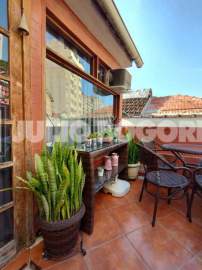 LINDA CASA DE RUA, DUPLEX, COM 125M2, LINDAMENTE REFORMADA, AMPLAS SALAS, DOIS QUARTOS COM UMS SUITE E CLOSET, RARIDADE! - JBF61627