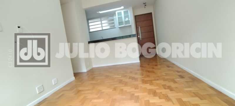 Conheça 1 do imóvel - Excelente apartamento, reformado, 2 quartos (suíte). Condomínio barato. NADA A FAZER ! Oportunidade!! - JBT207455 - 1 1 - 1