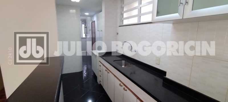 Conheça 16 do imóvel - Excelente apartamento, reformado, 2 quartos (suíte). Condomínio barato. NADA A FAZER ! Oportunidade!! - JBT207455 - 16 16 - 16