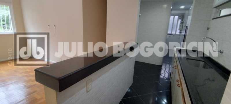 Conheça 19 do imóvel - Excelente apartamento, reformado, 2 quartos (suíte). Condomínio barato. NADA A FAZER ! Oportunidade!! - JBT207455 - 19 19 - 19