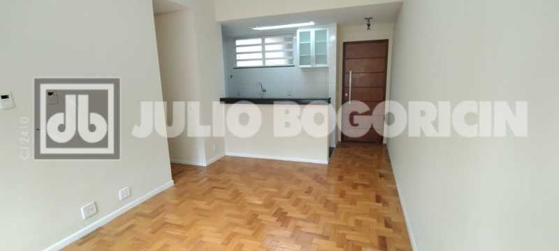 Conheça 26 do imóvel - Excelente apartamento, reformado, 2 quartos (suíte). Condomínio barato. NADA A FAZER ! Oportunidade!! - JBT207455 - 26 26 - 26