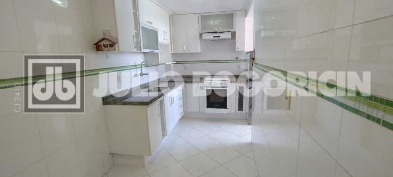 Conheça 16 do imóvel - Excepcional localização, +/- 3 minutos a pé do Metrô Uruguai. Ótimo apartamento, 3 quartos, vaga de garagem escriturada. Oportunidade!! - JBT305483 - 15 16 - 15