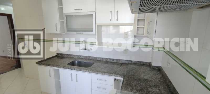 Conheça 18 do imóvel - Excepcional localização, +/- 3 minutos a pé do Metrô Uruguai. Ótimo apartamento, 3 quartos, vaga de garagem escriturada. Oportunidade!! - JBT305483 - 17 18 - 17