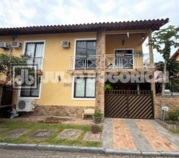 Imperdível - Casa em Condomínio : Duplex / Residencial / Taquara CONDOMÍNIO RIO GRANDE CASA 4 QUARTOS SUÍTE VARANDÃO INFRAESTRUTURA ARMÁRIOS BRT TRANSOLÍMPICA QUITADO CHURRASQUEIRA - JBJ602250