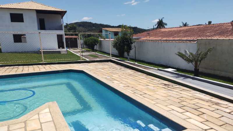 Casa estilo chácara em condomínio fechado