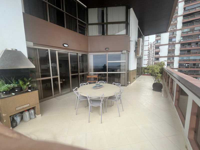 Conheça Imagem do WhatsApp de 2025-03- do imóvel - Apartamento Dúplex - Vistão Mar - Deslumbrante! - 113 - 3 Imagem do WhatsApp de 2025-03- - 3