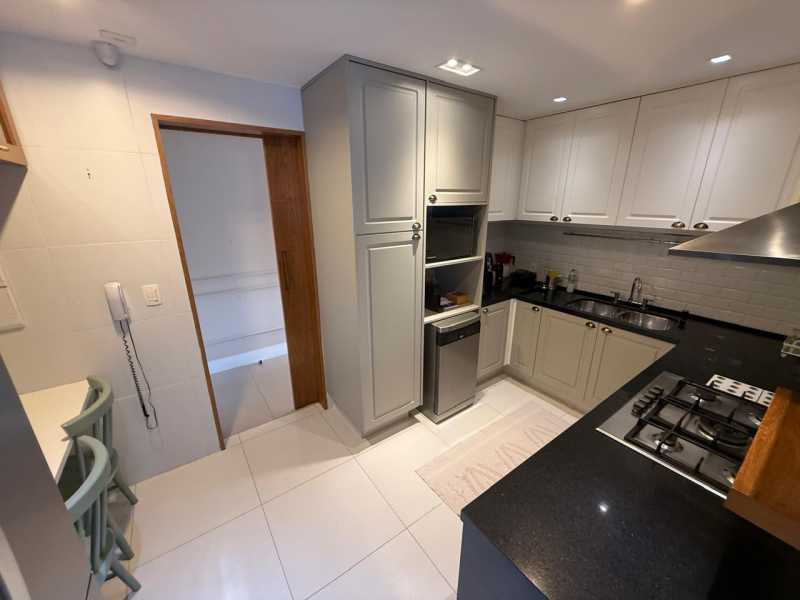 Conheça 32. do imóvel - Vendo Scena Laguna Lindo, Reformado! Fica Tudo! 3 suítes e Sol da Manhã. Barra da Tijuca. - 236 - 27 32. - 27
