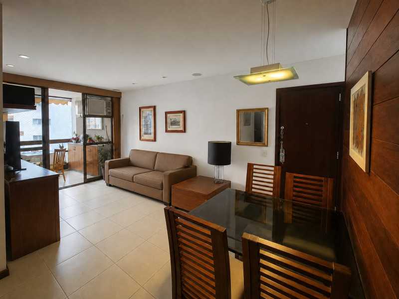 Conheça WhatsApp Image 2026-07-28 at 0 do imóvel - Vendo Lindo Apartamento na Praia da Barra da Tijuca - 271 - 7 WhatsApp Image 2026-07-28 at 0 - 7