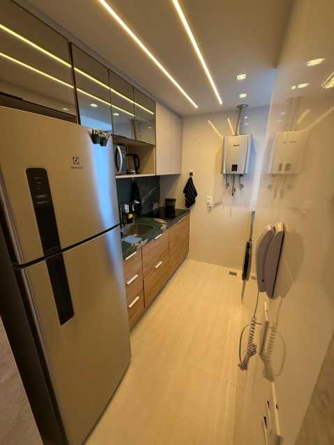 Conheça 7. do imóvel - Vendo Flat Barramares - Bloco 4 - Lindo e reformado - Cozinha Americana - Vista Mar - Sol manhã - 302 - 7 7. - 7