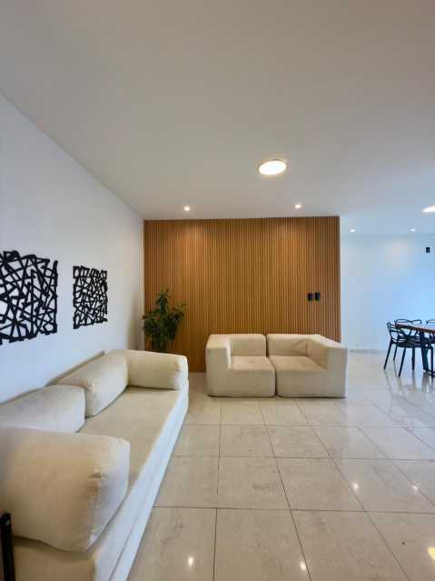 Conheça WhatsApp Image 2026-09-30 at 2 do imóvel - Vendo apartamento na Praia da Barra com vista mar - 360 - 2 WhatsApp Image 2026-09-30 at 2 - 2