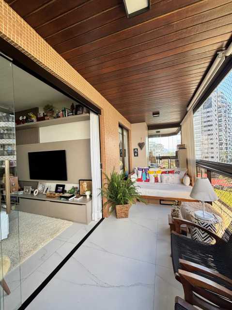 Conheça 1. do imóvel - Vendo Apartamento na Praia da Barra da Tijuca no Posto 6 - 353 - 3 1. - 3