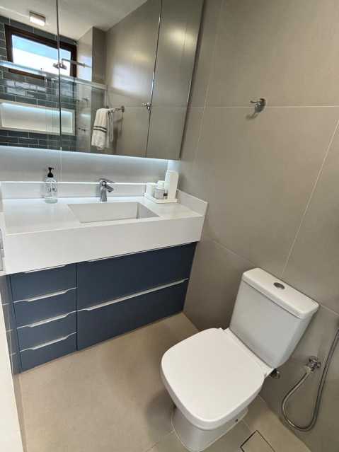 Conheça 11. do imóvel - Vendo Apartamento na Praia da Barra da Tijuca no Posto 6 - 353 - 8 11. - 8