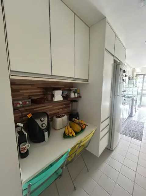 Conheça WhatsApp Image 2026-10-21 at 2 do imóvel - Vendo apartamento de 2 suítes no Posto 5 na praia da Barra da Tijuca - 370 - 16 WhatsApp Image 2026-10-21 at 2 - 16
