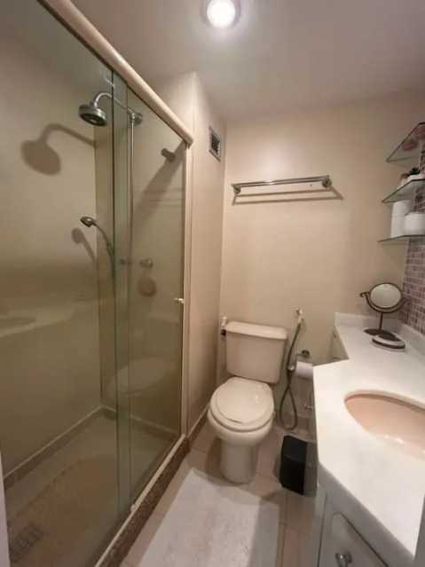 Conheça WhatsApp Image 2026-10-21 at 2 do imóvel - Vendo apartamento de 2 suítes no Posto 5 na praia da Barra da Tijuca - 370 - 12 WhatsApp Image 2026-10-21 at 2 - 12
