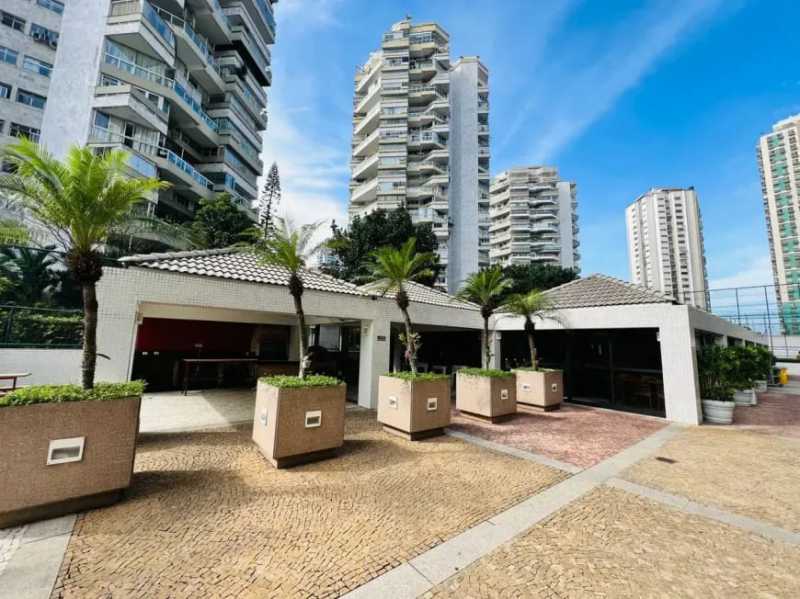 Conheça WhatsApp Image 2026-10-22 at 0 do imóvel - Vendo apartamento de 2 suítes no Posto 5 na praia da Barra da Tijuca - 370 - 28 WhatsApp Image 2026-10-22 at 0 - 28