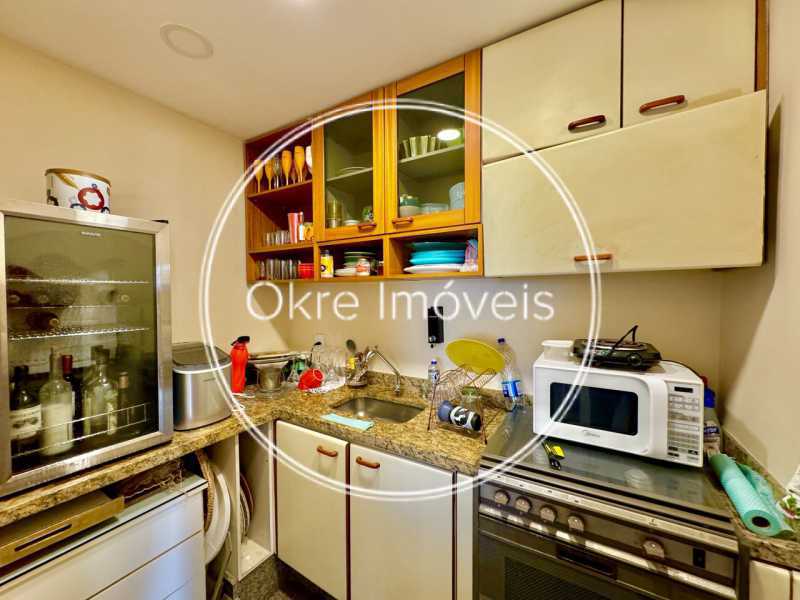 Conheça COZINHA DE APOIO do imóvel - COBERTURA DUPLEX COM VISTA MAR À VENDA EM COPACABANA. - LECO40072 - 24 COZINHA DE APOIO - 24