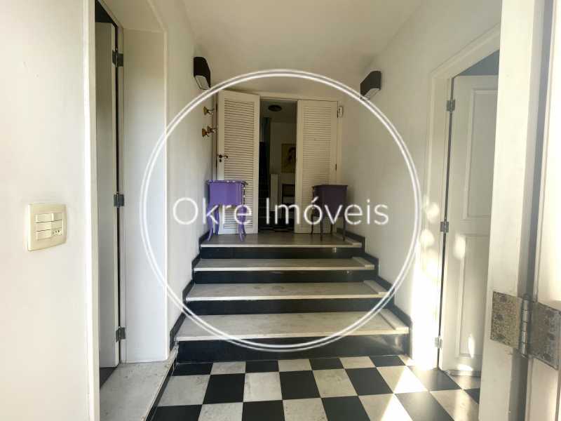 Conheça 2 Hall entrada do imóvel - CASA TRIPLEX À VENDA NO JARDIM BOTÂNICO. - LECA40027 - 8 2 Hall entrada - 8