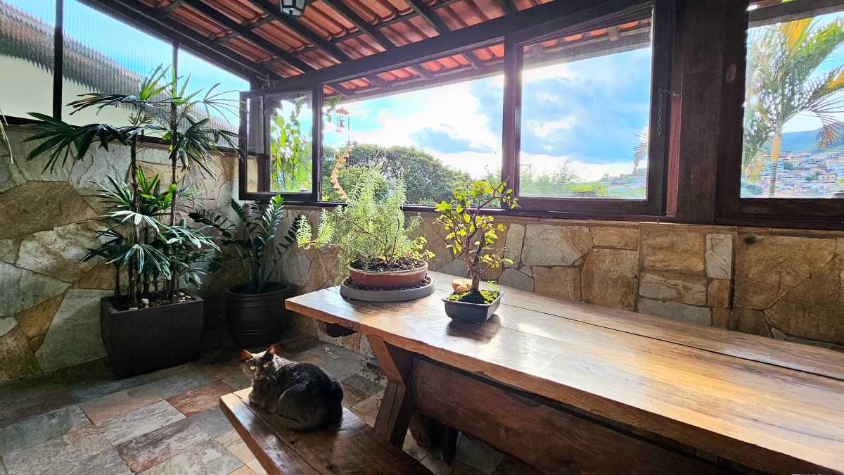 Vendido - Otima casa a venda no centro de Ouro Preto - MBCA50001