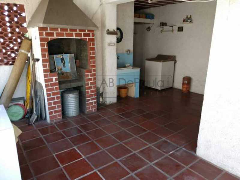CASA A VENDA - PROXIMO AO COLEGIO PENTAGONO
