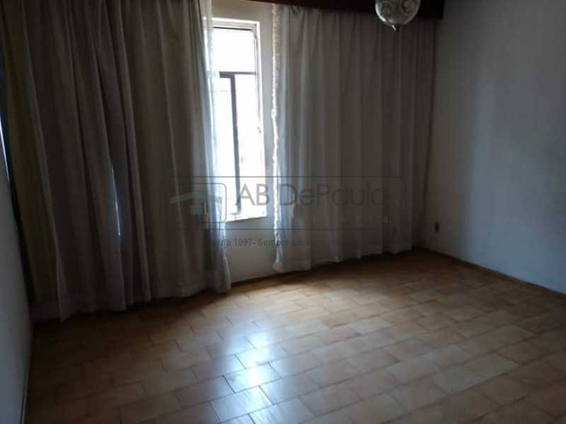CASA A VENDA - PROXIMO AO COLEGIO PENTAGONO