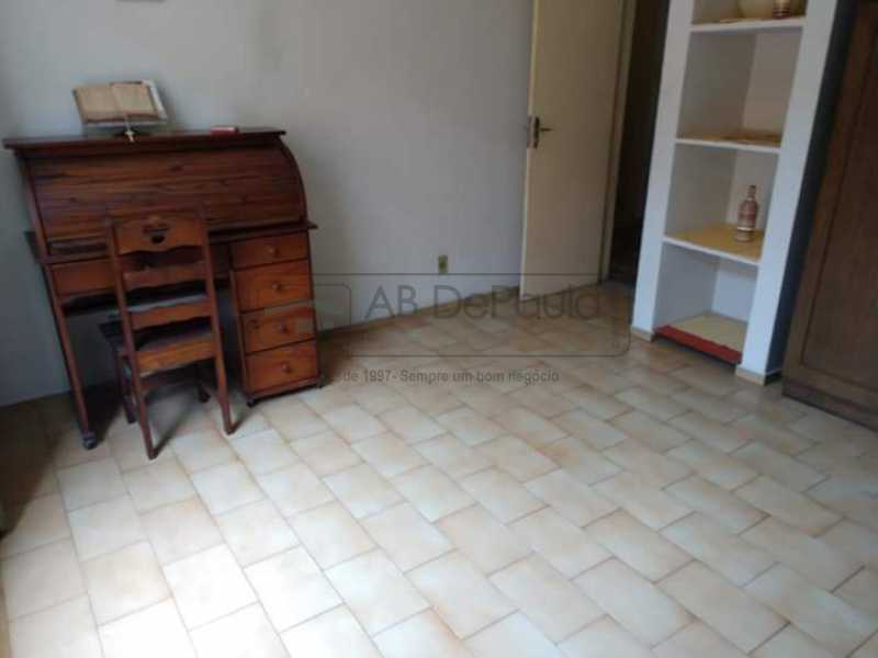 CASA A VENDA - PROXIMO AO COLEGIO PENTAGONO