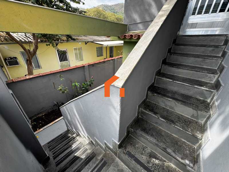 ALUGA EM REALENGO - R. SALVADOR SABATÉ, 30 - SOBRADO COM 02 QUARTOS