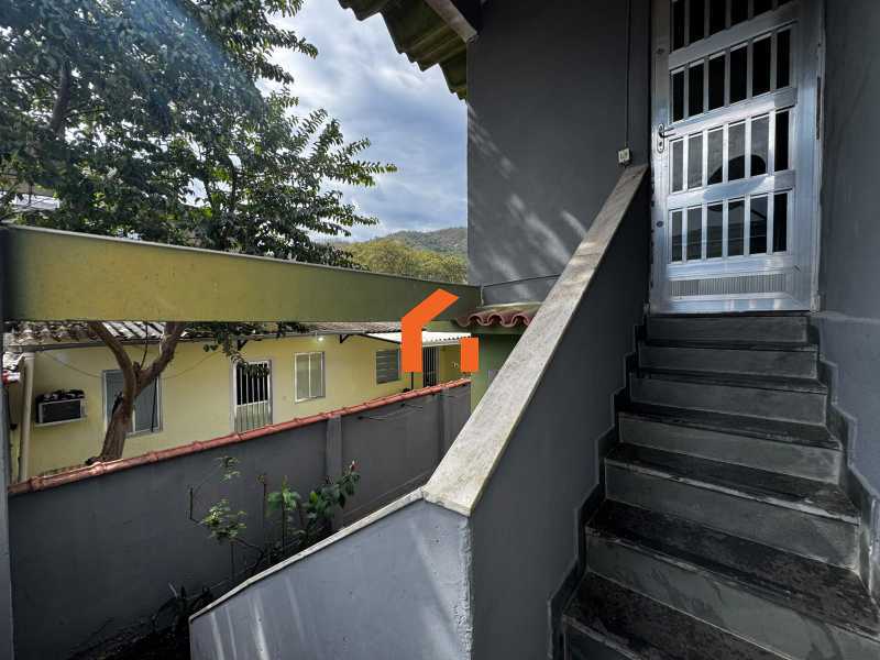 ALUGA EM REALENGO - R. SALVADOR SABATÉ, 30 - SOBRADO COM 02 QUARTOS