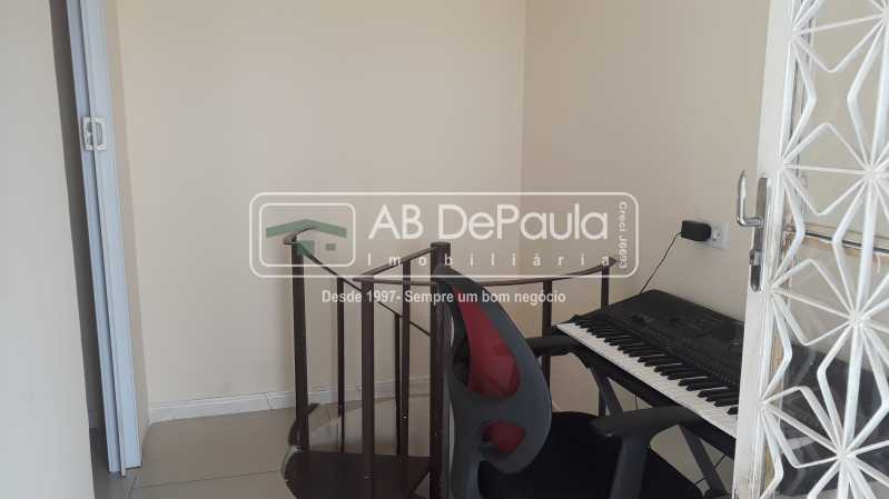 REALENGO - COBERTURA Duplex - 1º Piso com 2 Dormitórios, Sala ampla, Banheiro Social com Box Blindex