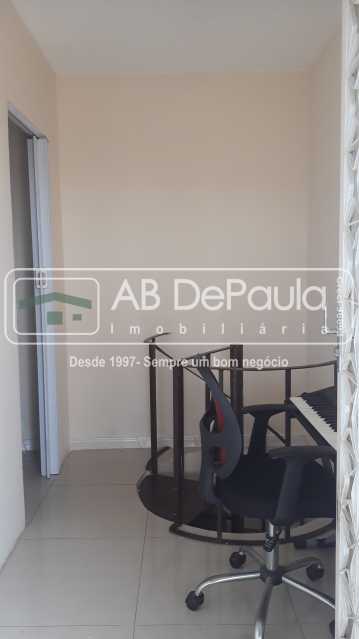 REALENGO - COBERTURA Duplex - 1º Piso com 2 Dormitórios, Sala ampla, Banheiro Social com Box Blindex
