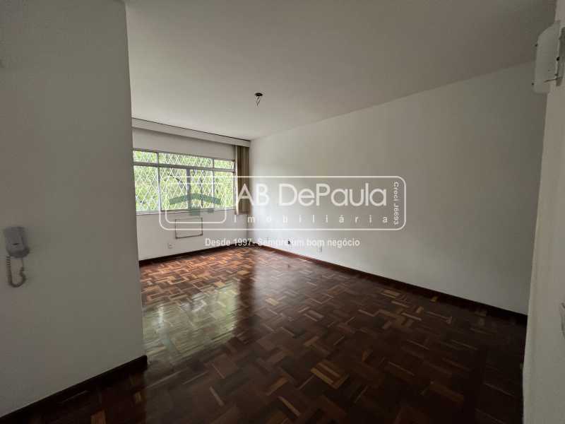 VILA VALQUEIRE - PRÓXIMO A PRAÇA SAIQUI. Ampla SALA, 3 Dormitórios (sendo 2 com ARMÁRIOS PLANEJADOS)
