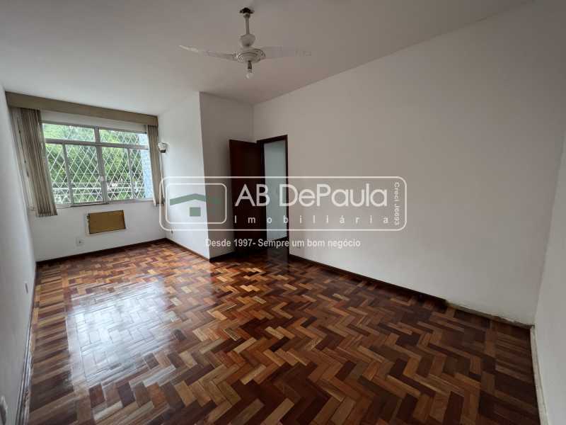 VILA VALQUEIRE - PRÓXIMO A PRAÇA SAIQUI. Ampla SALA, 3 Dormitórios (sendo 2 com ARMÁRIOS PLANEJADOS)