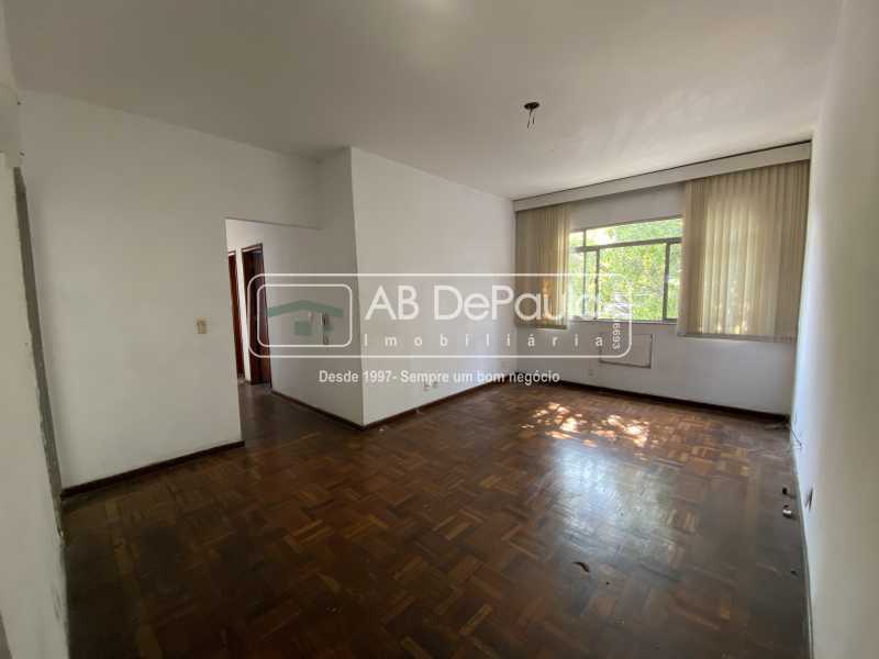 VILA VALQUEIRE - PRÓXIMO A PRAÇA SAIQUI. Ampla SALA, 3 Dormitórios (sendo 2 com ARMÁRIOS PLANEJADOS)