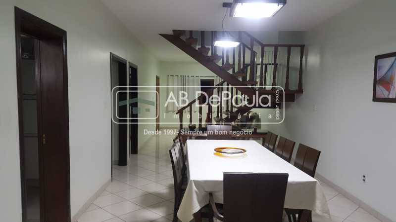 Campo Grande - Linda casa colada ao centro do bairro, 3 Dormitórios (Suíte Master e Closet) 